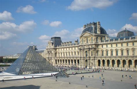 the louvre history.